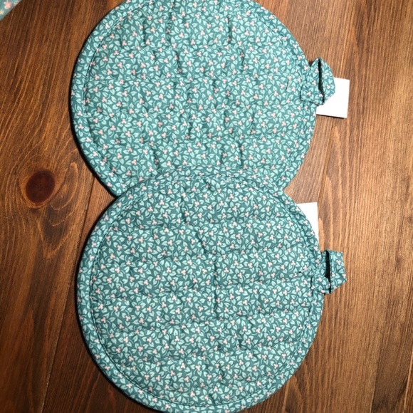 Victorian Hearts Kitchen Towels & Two Oven Mitts + HomeSweetHome Potholders - Picture 8 of 11